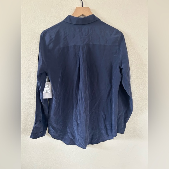 NWT Equipment Navy Casual Button Down Shirt - Picture 2 of 7